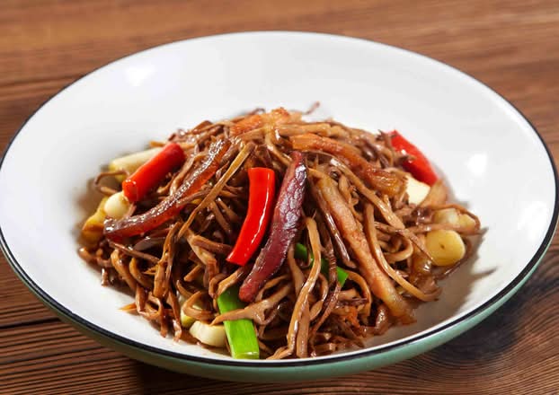 12. Stir-Fried Smoked Pork with Smoked Bamboo Shoots 烟笋炒腊肉